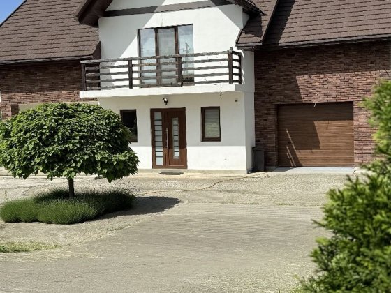 Будинок з ремонтом с.Остриця Гострик