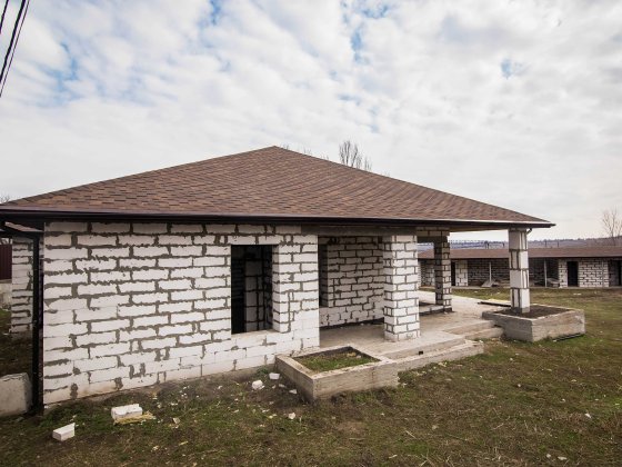 Продам дом с большим участком земли Новослободка