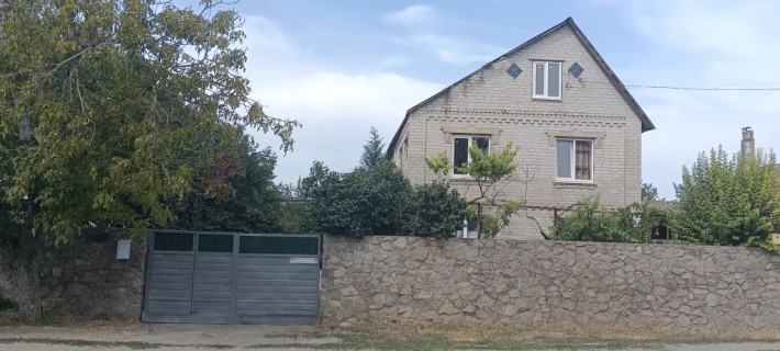 Продам добротный 2-х этажный дом - фото 1