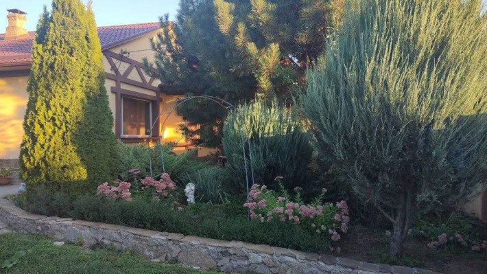 Продам дом 114 кв.м, село Беленькое в Испанском стиле среди сосен туй - фото 1