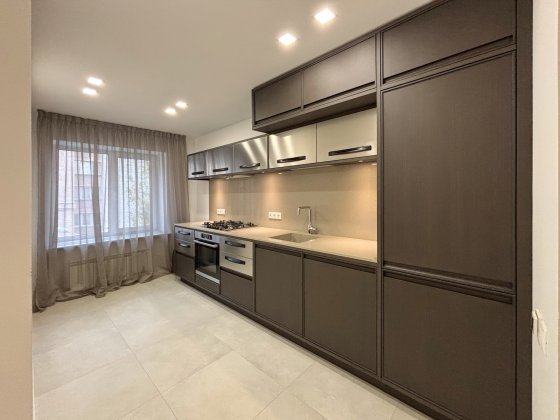 Продаж двох суміжних 3-кімнатних квартир у Подільському районі, вул. Костянтинівська, 51 центр Подол Киев