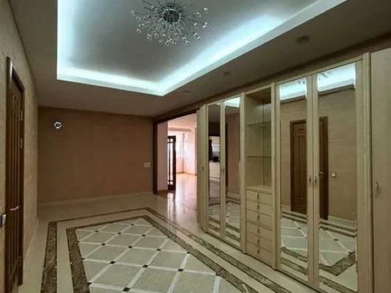 Продаж 6 кімнатної квартири, Печерськ  вул. Предславинська 31/11 Киев