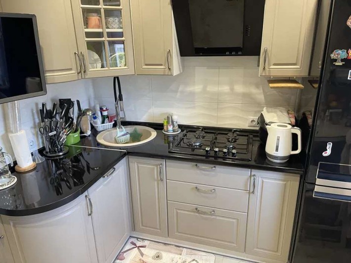 Продаж 2-к квартири вул. Євгена Коновальця 37 - фото 1