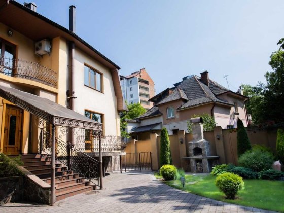 Особняк у парку ШЕВЧЕНКА Ивано-Франковск