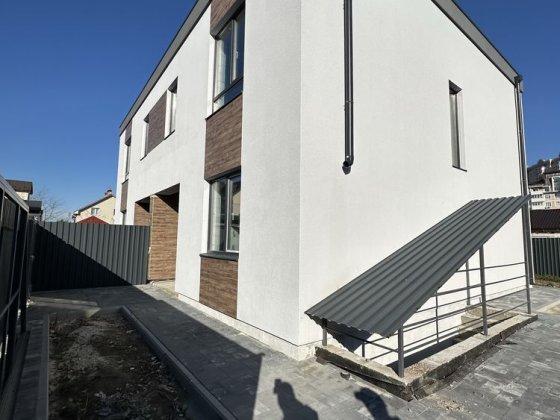 Дуплекс в центрі міста Буча . Всі центральні комунікації ! Буча