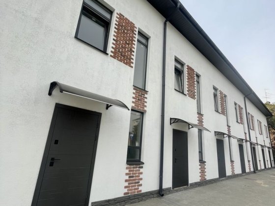 Кутовий таунхаус у Вишневому на центральній стороні / газ / без комісі Вишневое