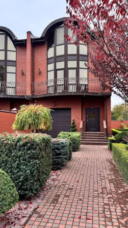 Таунхаус  з великим подвірям 4 сотки землі - фото 1