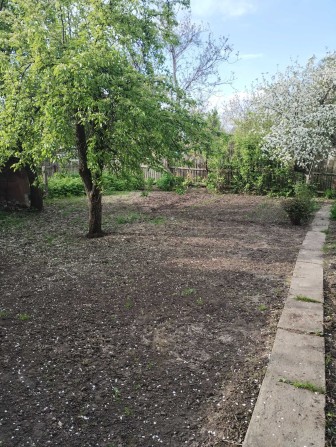 Будинок у місті з великим участком. - фото 1