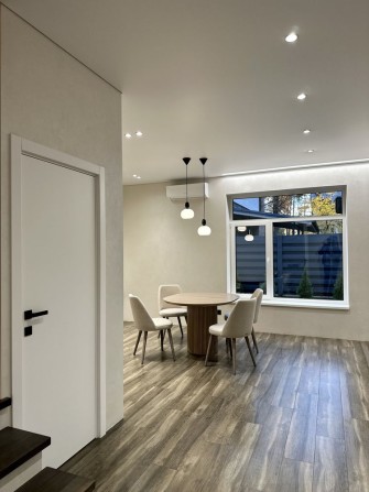 Дуплекс з новим ремонтом у лісовій Бучі. Ніхто не жив. - фото 1