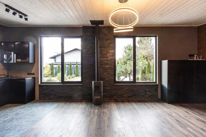 Продається однокімнатний будинок з ділянкою 6 соток на околиці міста - фото 1