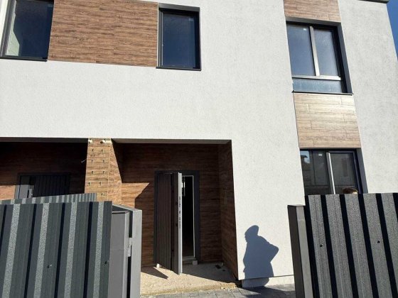 Дуплекс в Бучі з центральними комунікаціями, поруч школа №5 Буча