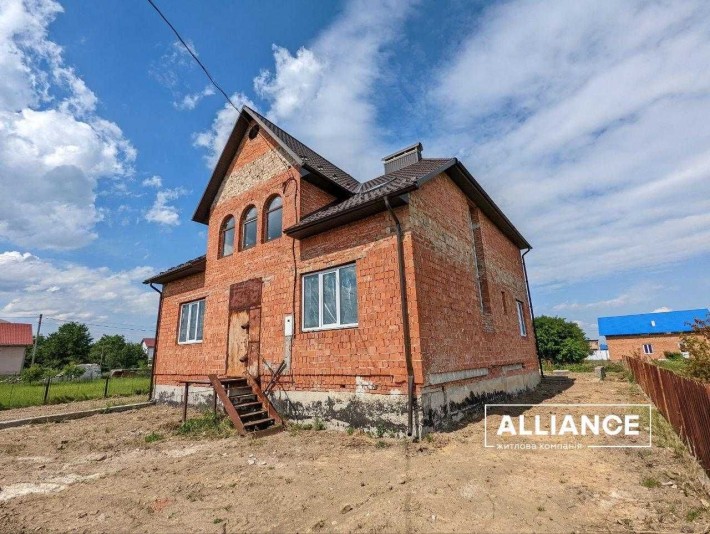 Зданий будинок 250м з великою ділянкою. 5хв до міста - фото 1