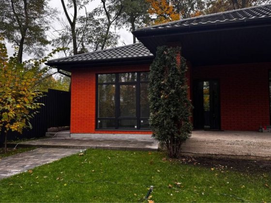 Продаж будинку 150м2 10сот в Лісовій Бучі з ландшафтним дизайном Буча