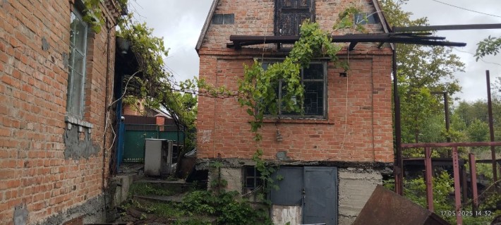 Продам земельну ділянку з цегляним будинком - фото 1