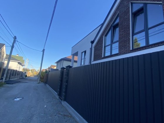 Продаж танхауса в Броварах з окремою територією Бровари