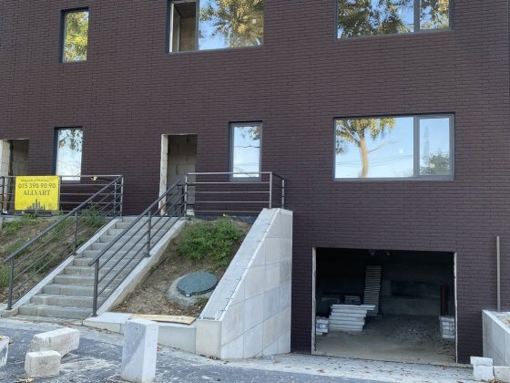 Продаж Таунхаус 165 м2 з гаражем і терасою на даху в центрі Бучі Буча