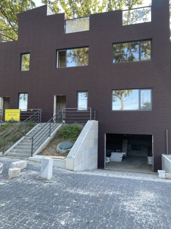 Продаж Таунхаус 165 м2 з гаражем і терасою на даху в центрі Бучі - фото 1