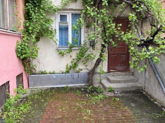 Продається 3-поверховий напівособняк в центрі міста Ивано-Франковск