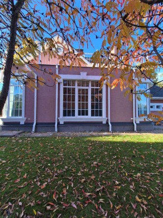 Стильний будинок в закритому КМ! Поруч ліс, мальовничі краєвиди! - фото 1