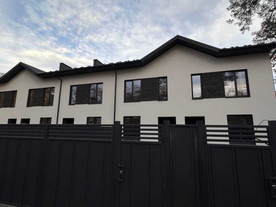 Таунхаус з задньою ділянкою на 14 метрів двором! Центральний парк Ирпень