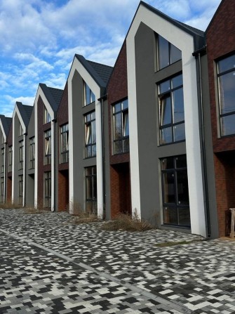 Сучасний таунхаус у Бучі — якісне будівництво та зручна локація! - фото 1