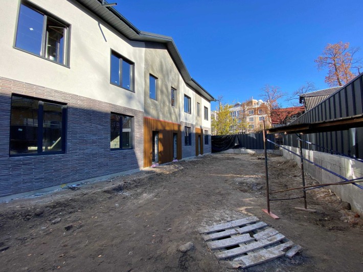 Таунхауси з центральними комунікаціями в Ірпені зручна локація - фото 1