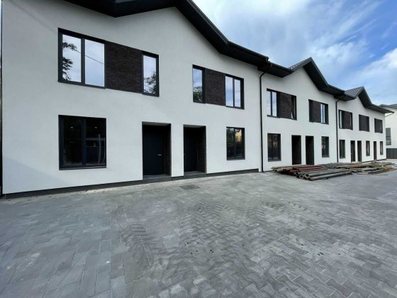 Таунхаус біля парку Дубки з великим двориком Ирпень