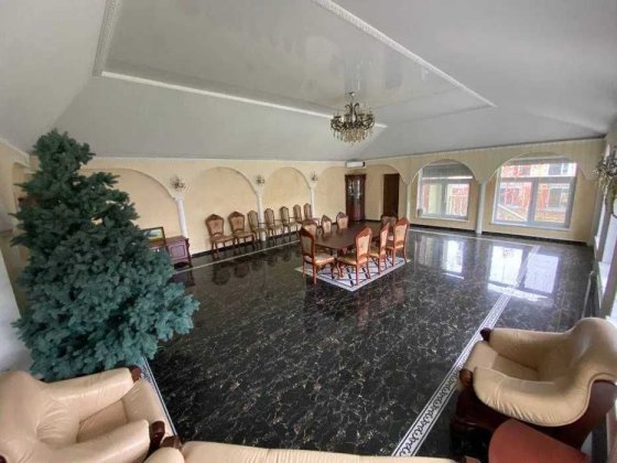 Будинок з ремонтом на 14 сотках. є бассейн, гараж, спортзал Буча