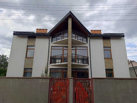 Дуплекс у центрі Івано-Франківська, 274м2 - 2,5сот. Ивано-Франковск