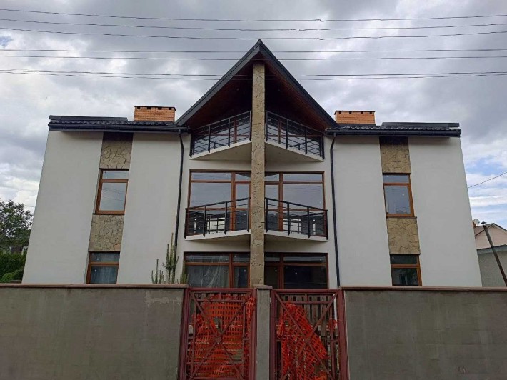 Дуплекс у центрі Івано-Франківська, 274м2 - 2,5сот. - фото 1