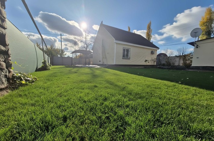 Продам дім в Крюкові! Гарний стан, 83м², 5сот. Всі міські комунікації! - фото 1