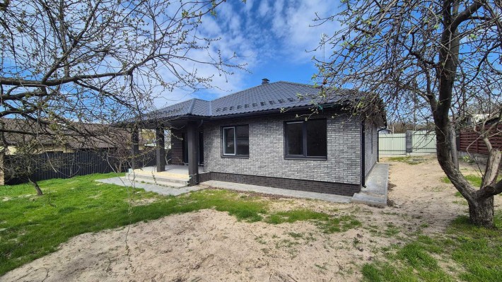 Одноповерховий будинок у Бучі з терасою та ділянкою 6 соток - фото 1