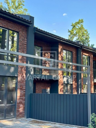 Дизайнерський ремонт! Таун в центрі міста! Телефонуйте! - фото 1