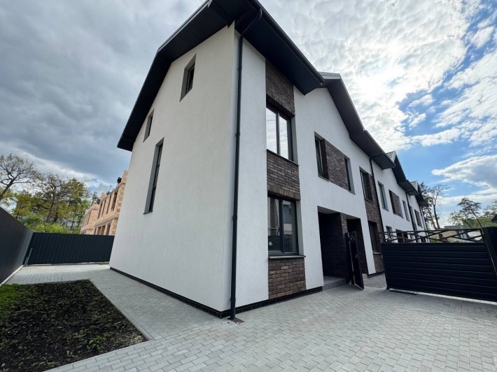 Продаж кутового ТАУНХАУСА з великою земельною ділянкою! Ірпінь - фото 1