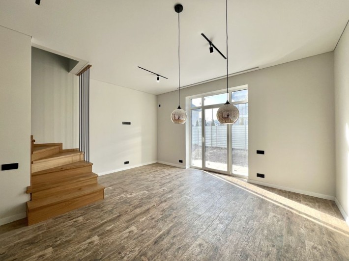 Таунхаус з якісним ремонтом в Ірпені ! До Києва 10 хвилин ! - фото 1