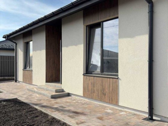 Будинок з терасою і гаражем Буча