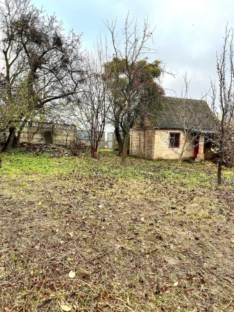 Продам земельну ділянку в Луцьку з невеликим цегляним будинком! - фото 1