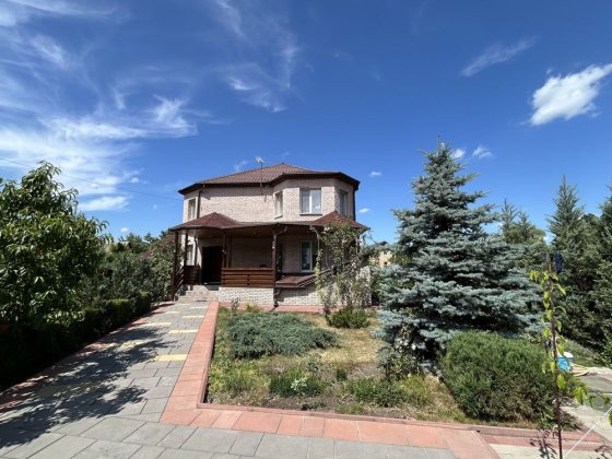 Окремий будинок в затишному місці! Буча Буча