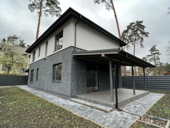 Шикарний будинок в передмісті для великої родини Буча