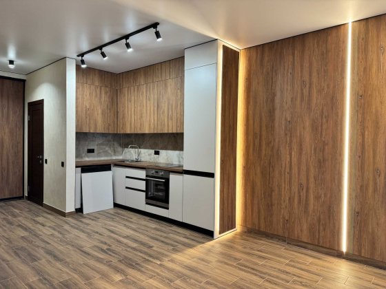 Крайній таун з ремонтом на 3 сотках в Бучі Буча