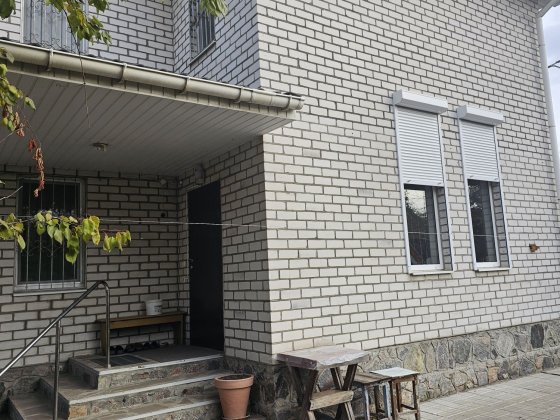 ПРОДАМ ДОМ ВКременчуге.рн КРЮКОВ.Дом 2х этажный ,кирпичный.Возле Днепр Кременчуг