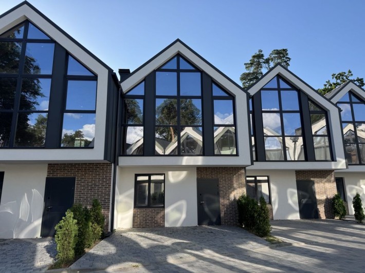 Таунхаус з центральними комунікаціями! - фото 1