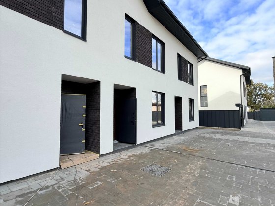 Продам Таунхаус. Локація Парк Дубки, ТРЦ Жираф. Автономне Опалення ! Ирпень