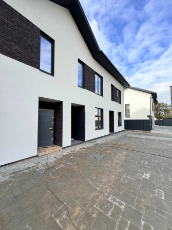 Продам Таунхаус. Локація Парк Дубки, ТРЦ Жираф. Автономне Опалення ! - фото 1