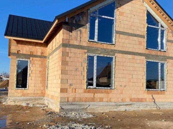 Продаж будинку 250 м2 у центрі  Бучі на великій ділянці 13 соток Буча