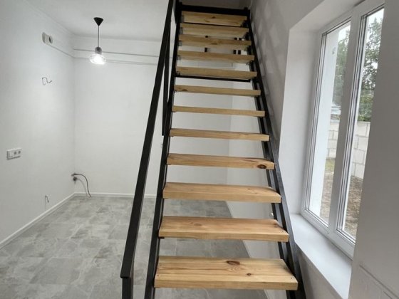 Таунхаус з якісним ремонтом великой терасою та власним паркомісцем Буча