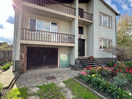 Житловий будинок в Луцьку! Гараж-майстерня, бокс для фарбування авто! Луцьк