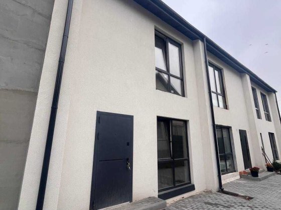 Продаж таунхауса в лісовій Бучі поруч є садочок , парк та магазини Буча