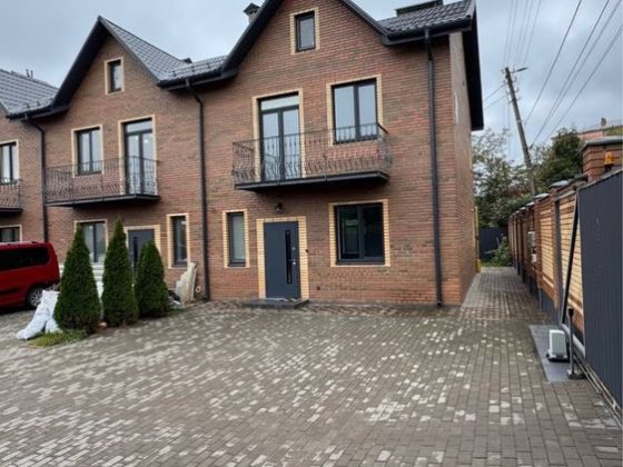 Таунхаус з підвалом в ірпені . З ремонтом . Є камін Ирпень