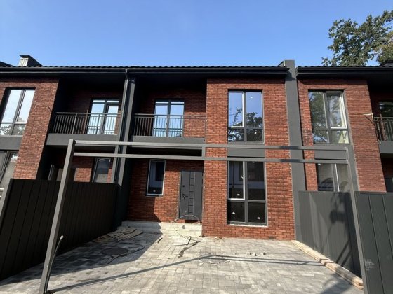 Таунхаус Ірпінь парк Незнайки індивідуальний передній двір Ирпень